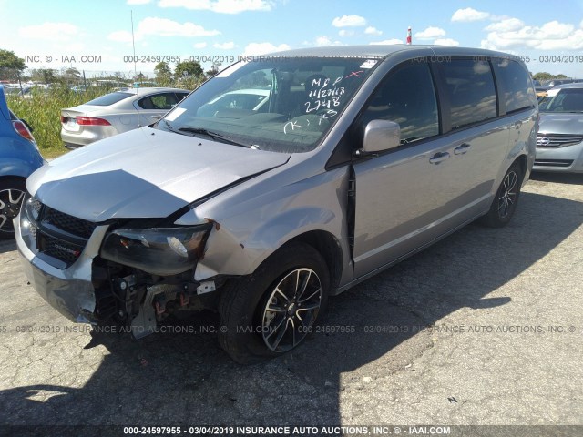 2C4RDGBG5JR152748 - 2018 DODGE GRAND CARAVAN SE SILVER photo 2