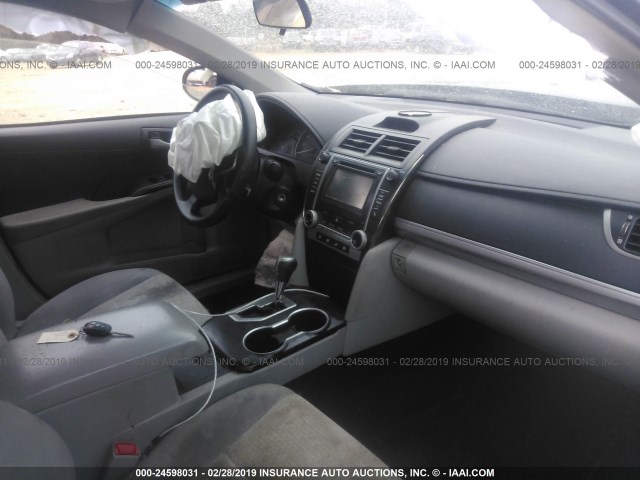 4T1BF1FK0EU788926 - 2014 TOYOTA CAMRY L/SE/LE/XLE 蓝色 照片 5