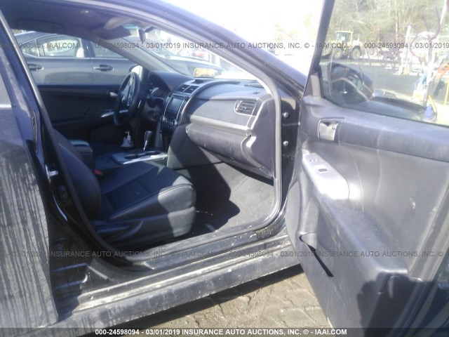4T1BF1FK0DU274475 - 2013 TOYOTA CAMRY L/SE/LE/XLE 黑色 照片 5