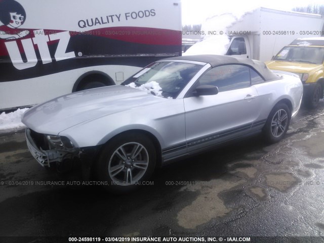 1ZVBP8EM2B5111280 - 2011 FORD MUSTANG SILVER photo 2