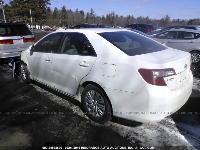 4T1BF1FK0CU550717 - 2012 TOYOTA CAMRY SE/LE/XLE WHITE photo 3