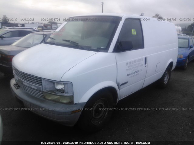 1GCDM19W4XB146581 - 1999 CHEVROLET ASTRO WHITE photo 2