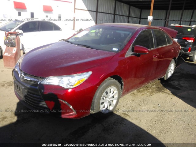 4T1BF1FK1GU613023 - 2016 TOYOTA CAMRY LE/XLE/SE/XSE RED photo 2