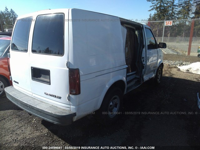 1GCDM19W3XB158964 - 1999 CHEVROLET ASTRO WHITE photo 4