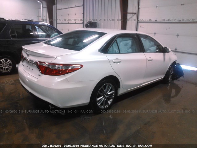4T1BF1FK0GU171691 - 2016 TOYOTA CAMRY LE/XLE/SE/XSE WHITE photo 4