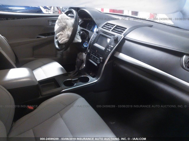 4T1BF1FK0GU171691 - 2016 TOYOTA CAMRY LE/XLE/SE/XSE WHITE photo 5