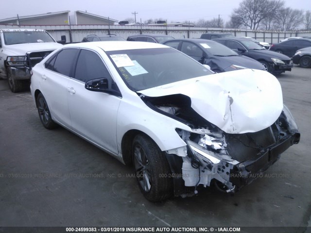 4T1BF1FK2GU180425 - 2016 TOYOTA CAMRY LE/XLE/SE/XSE WHITE photo 1
