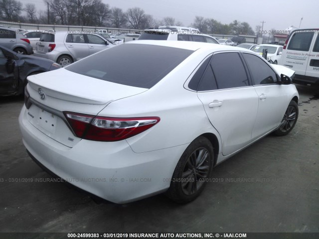4T1BF1FK2GU180425 - 2016 TOYOTA CAMRY LE/XLE/SE/XSE WHITE photo 4