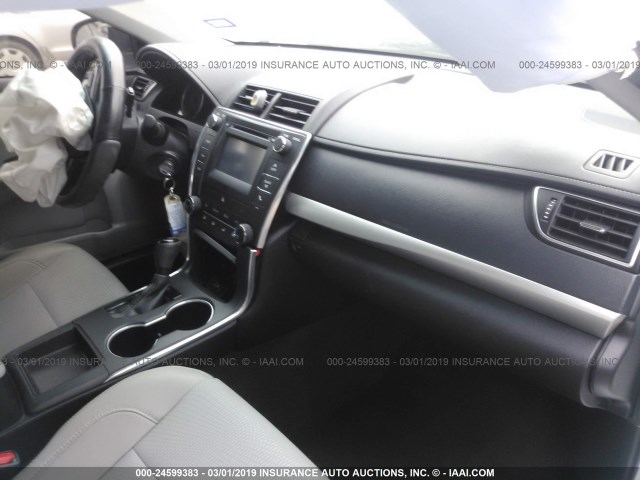 4T1BF1FK2GU180425 - 2016 TOYOTA CAMRY LE/XLE/SE/XSE WHITE photo 5