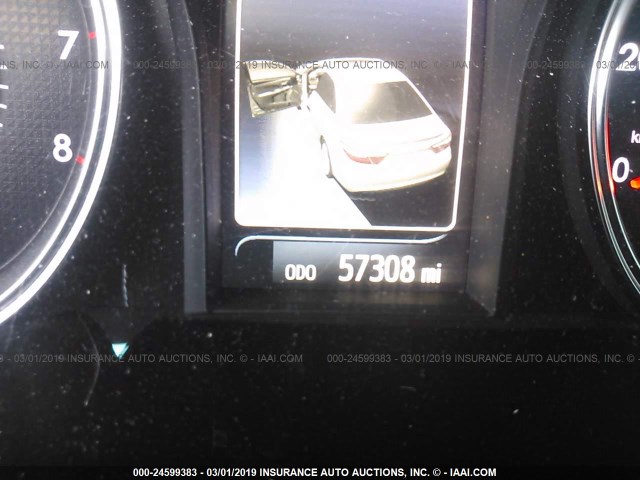 4T1BF1FK2GU180425 - 2016 TOYOTA CAMRY LE/XLE/SE/XSE WHITE photo 7
