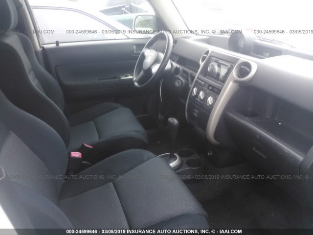 JTLKT324X64062299 - 2006 TOYOTA SCION XB 白色 照片 5