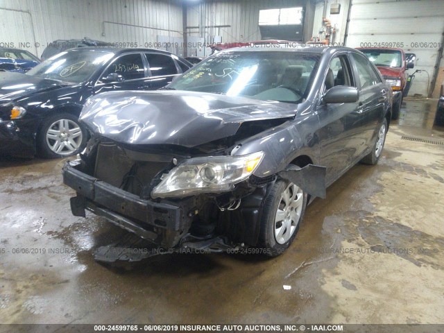 4T4BF3EK3BR201813 - 2011 TOYOTA CAMRY SE/LE/XLE GRAY photo 2