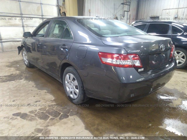 4T4BF3EK3BR201813 - 2011 TOYOTA CAMRY SE/LE/XLE GRAY photo 3