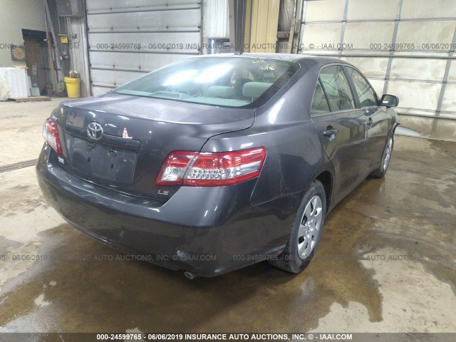 4T4BF3EK3BR201813 - 2011 TOYOTA CAMRY SE/LE/XLE GRAY photo 4