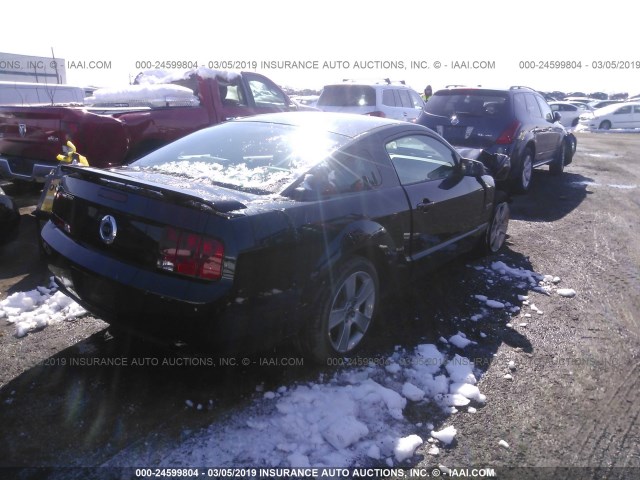 1ZVHT82H265141317 - 2006 FORD MUSTANG GT BLACK photo 4