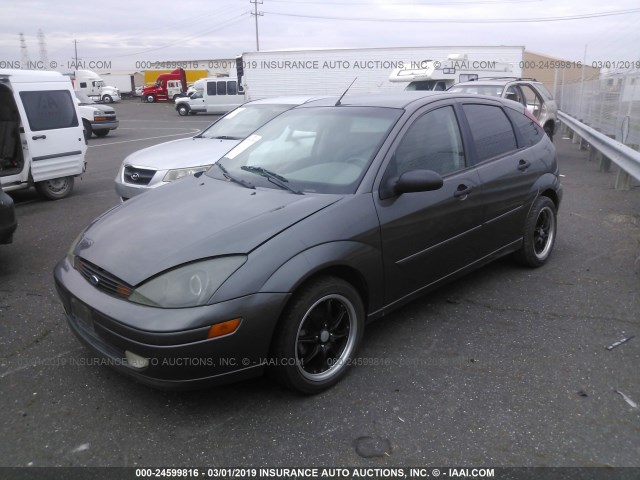 3FAFP37352R232061 - 2002 FORD FOCUS ZX5 GRAY photo 2