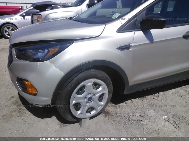 1FMCU0F71JUB27089 - 2018 FORD ESCAPE S GOLD photo 6