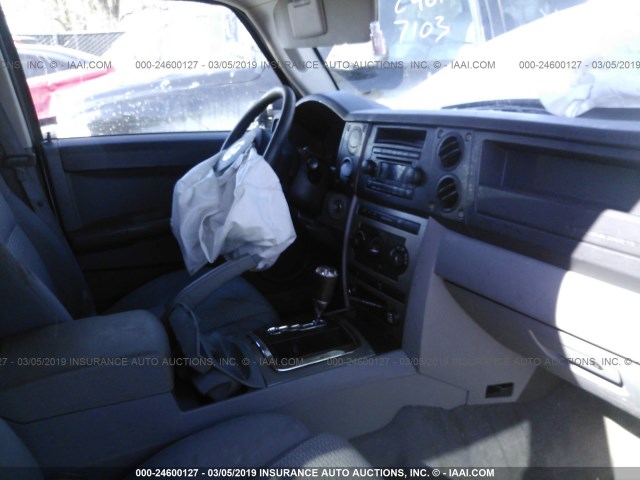 1J8HG48K76C332335 - 2006 JEEP COMMANDER SILVER photo 5