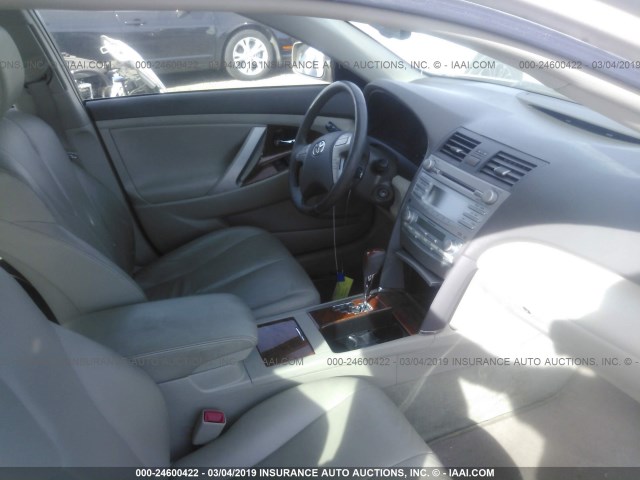 JTNBK46K693044823 - 2009 TOYOTA CAMRY SE/LE/XLE 金色 照片 5