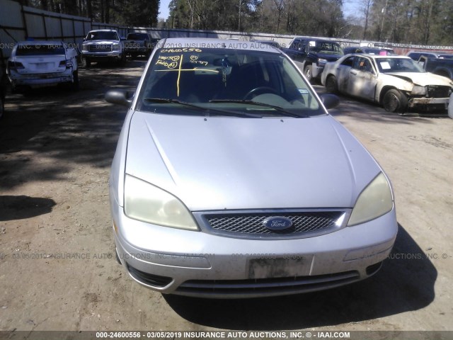 1FAFP34N15W151047 - 2005 FORD FOCUS ZX4 SILVER photo 6