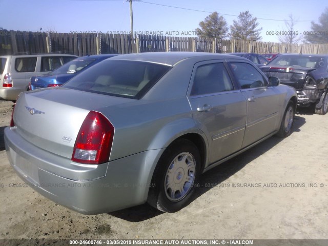 2C3JA53G95H675800 - 2005 CHRYSLER 300 TOURING SILVER photo 4