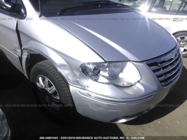 2C4GP54L65R208263 - 2005 CHRYSLER TOWN & COUNTRY TOURING SILVER photo 6