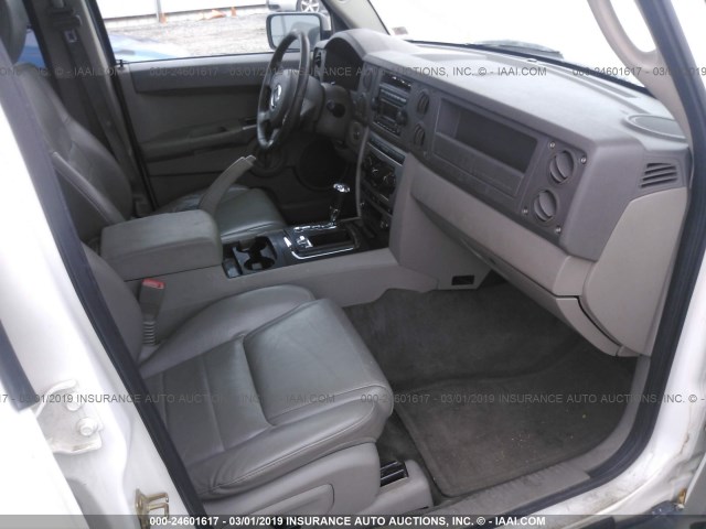 1J8HG48N46C246538 - 2006 JEEP COMMANDER WHITE photo 5
