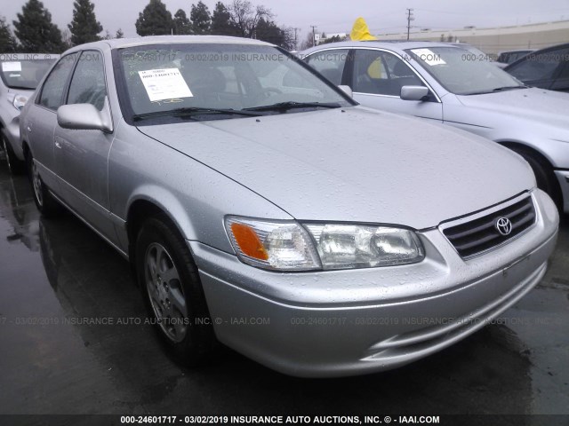 4T1BG22K71U817793 - 2001 TOYOTA CAMRY CE/LE/XLE 银色 照片 1