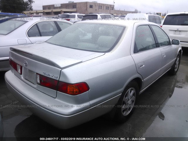 4T1BG22K71U817793 - 2001 TOYOTA CAMRY CE/LE/XLE 银色 照片 4