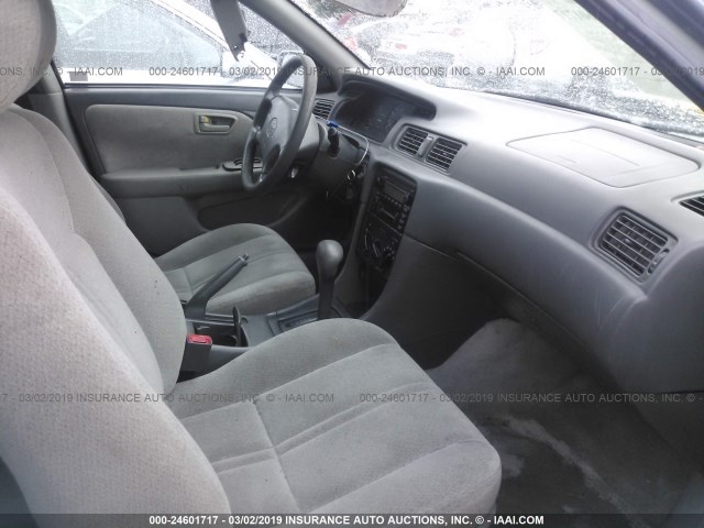 4T1BG22K71U817793 - 2001 TOYOTA CAMRY CE/LE/XLE 银色 照片 5