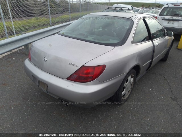 19UYA114XVL001638 - 1997 ACURA 2.2CL SILVER photo 4