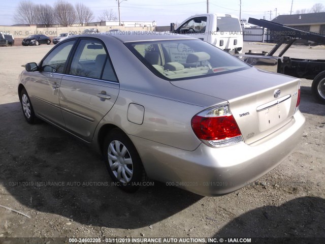 JTDBE32K863062019 - 2006 TOYOTA CAMRY LE/XLE TAN photo 3