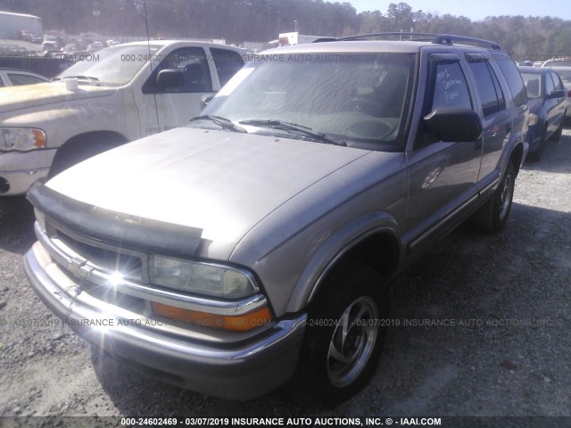 1GNDT13W812226346 - 2001 CHEVROLET BLAZER BEIGE photo 2