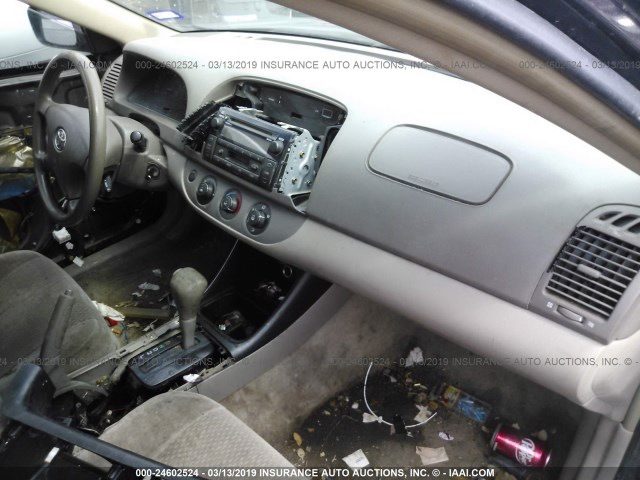 JTDBE32K540259079 - 2004 TOYOTA CAMRY LE/XLE Сұр фото 5