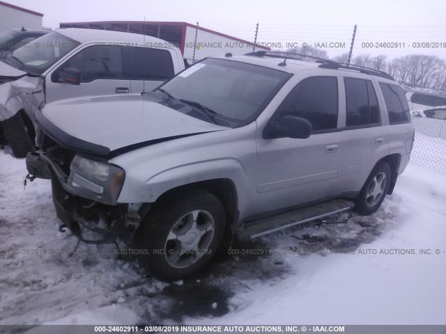 1GNDT13SX52191263 - 2005 CHEVROLET TRAILBLAZER LS/LT SILVER photo 2