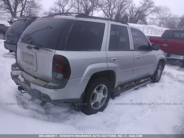 1GNDT13SX52191263 - 2005 CHEVROLET TRAILBLAZER LS/LT SILVER photo 4