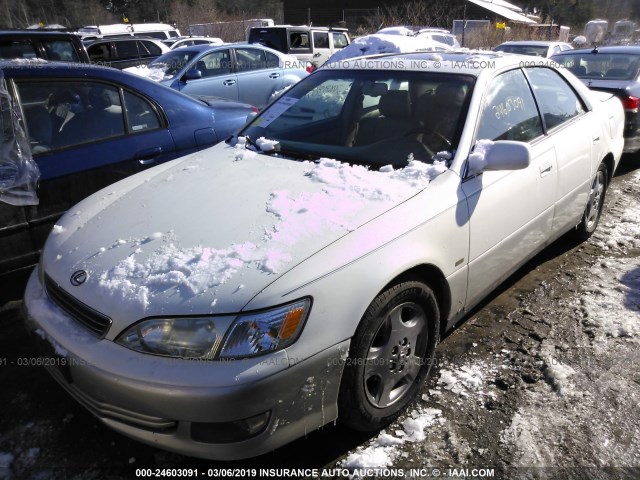 JT8BF28G510308401 - 2001 LEXUS ES 300 WHITE photo 2