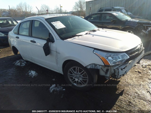 1FAHP35NX8W222726 - 2008 FORD FOCUS SE/SEL/SES WHITE photo 1