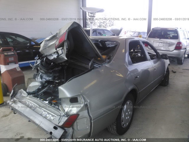 JT2BG22K4W0233122 - 1998 TOYOTA CAMRY CE/LE/XLE 灰色 照片 4