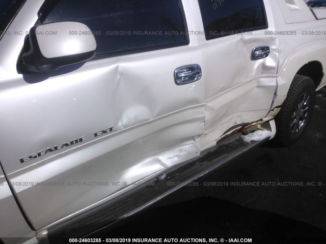 3GYEK63N63G302025 - 2003 CADILLAC ESCALADE EXT WHITE photo 6