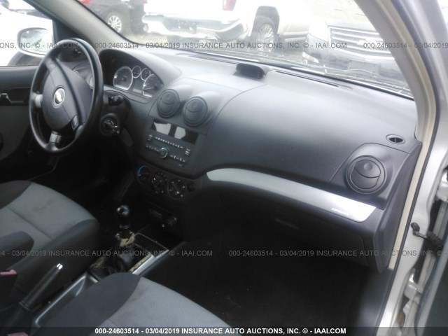 KL1TD6DE5BB185252 - 2011 CHEVROLET AVEO LS/LT Արծաթագույն լուսանկար 5