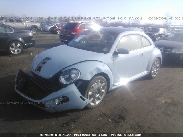 3VWJP7AT8DM680926 - 2013 VOLKSWAGEN BEETLE BLUE photo 2