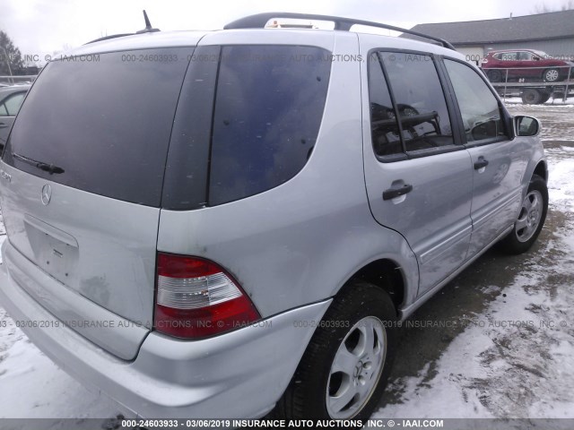 4JGAB54E72A307014 - 2002 MERCEDES-BENZ ML 320 SILVER photo 4