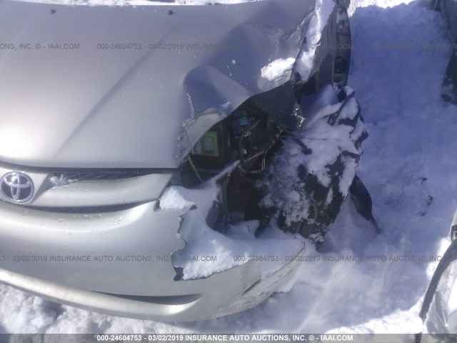 5TDZK22C57S066541 - 2007 TOYOTA SIENNA XLE/XLE LIMITED SILVER photo 6