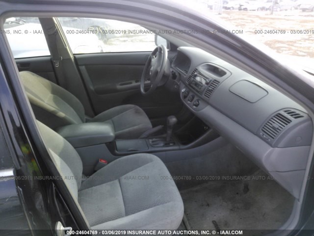 4T1BE32K43U251896 - 2003 TOYOTA CAMRY LE/XLE/SE BLACK photo 5