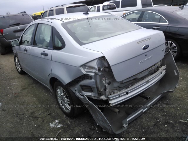 1FAHP35N98W232079 - 2008 FORD FOCUS SE/SEL/SES SILVER photo 3