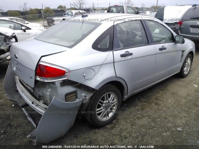 1FAHP35N98W232079 - 2008 FORD FOCUS SE/SEL/SES SILVER photo 4