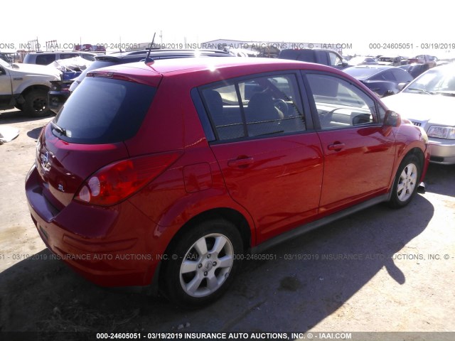 3N1BC13E68L411563 - 2008 NISSAN VERSA S/SL RED photo 4