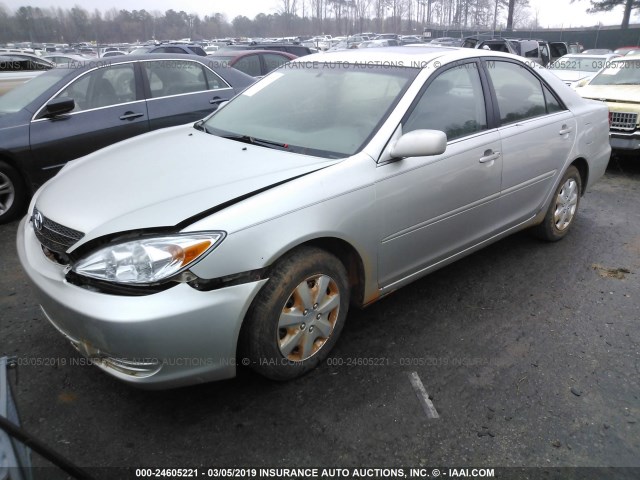 4T1BE32K42U608217 - 2002 TOYOTA CAMRY LE/XLE/SE SILVER photo 2