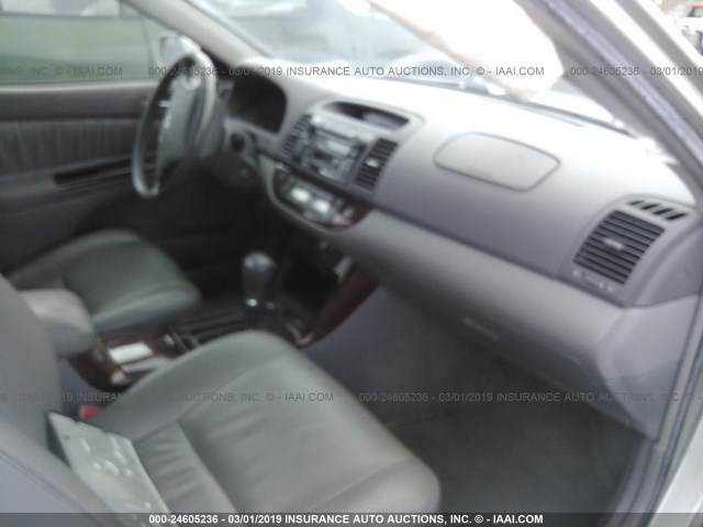 JTDBE30KX63061229 - 2006 TOYOTA CAMRY LE/XLE 银色 照片 5